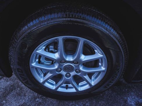 Used 2025 Chrysler Pacifica Select image 8