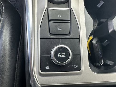 Used 2022 Ford Explorer XLT w/ Equipment Group 202A image 19