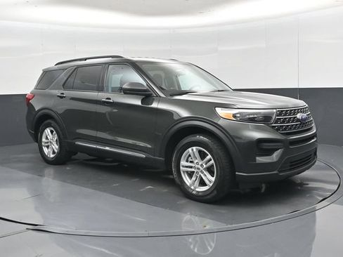 Used 2022 Ford Explorer XLT RWD image 1