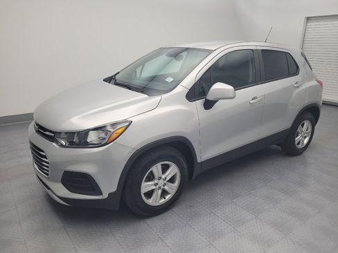 Used 2021 Chevrolet Trax LS w/ Tint and Cruise Package FWD image 2