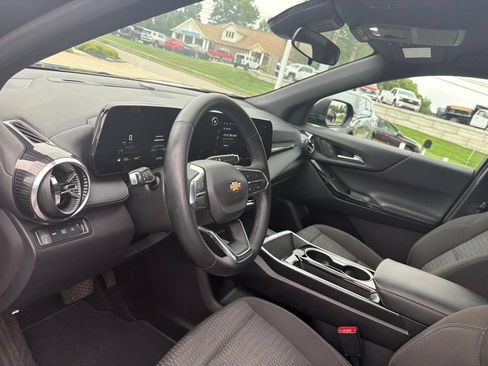 Used 2025 Chevrolet Equinox LT AWD/4WD image 9