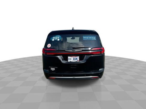 Used 2024 Chrysler Pacifica Touring-L FWD image 8