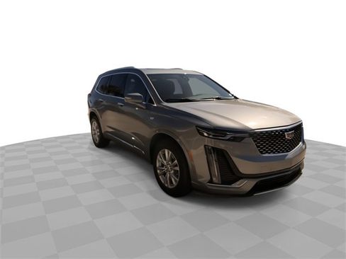 Certified 2023 Cadillac XT6 Luxury image 3