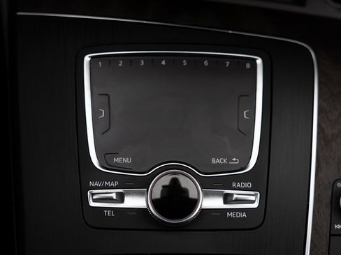 Used 2019 Audi Q5 Prestige w/ Prestige Package image 24