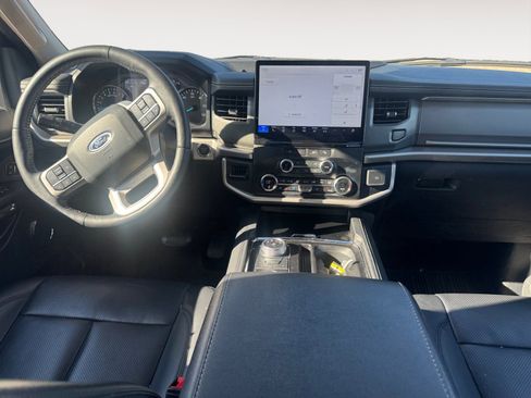 Used 2024 Ford Expedition XLT image 10