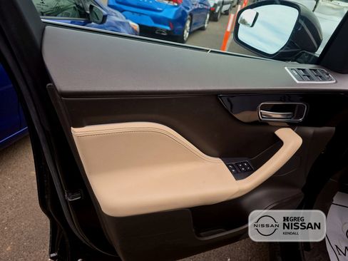 Used 2020 Jaguar F-PACE Prestige image 19