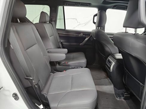 Used 2023 Lexus GX 460 Premium image 3