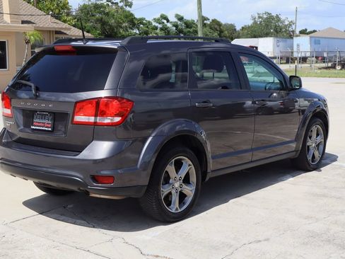 Used 2019 Dodge Journey SE FWD image 9