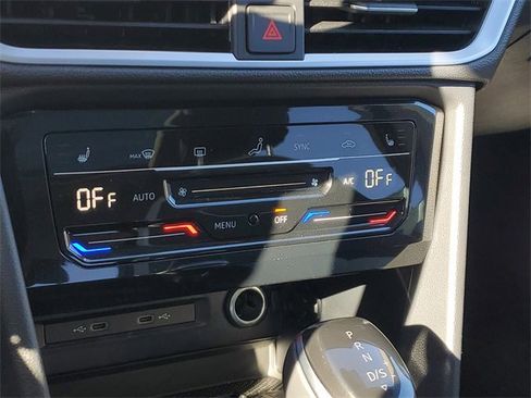 New 2026 Volkswagen Taos SE image 21