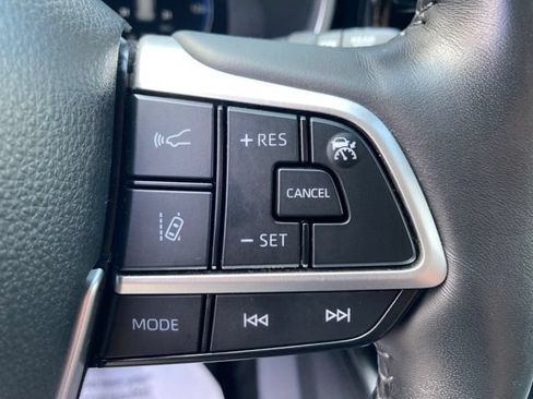 Used 2023 Toyota Highlander Limited AWD/4WD image 25