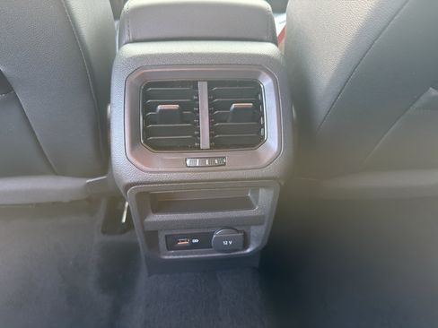 Used 2019 Volkswagen Tiguan SEL AWD/4WD image 32
