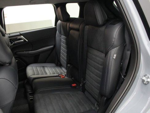 New 2026 Mitsubishi Outlander SE image 25