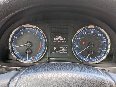 Used 2019 Toyota Corolla L image 32