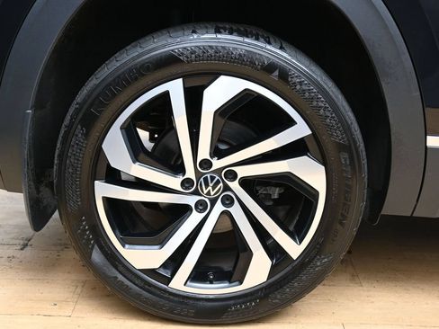 Used 2021 Volkswagen Atlas Cross Sport SEL Premium AWD/4WD image 14