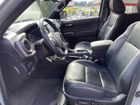 Certified 2022 Toyota Tacoma TRD Off-Road w/ TRD Premium Off Road Package AWD/4WD image 11