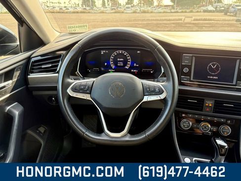 Used 2024 Volkswagen Jetta SE image 28