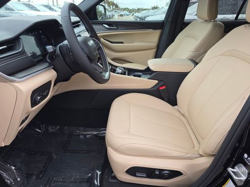 New 2026 Jeep Grand Cherokee Limited RWD image 12