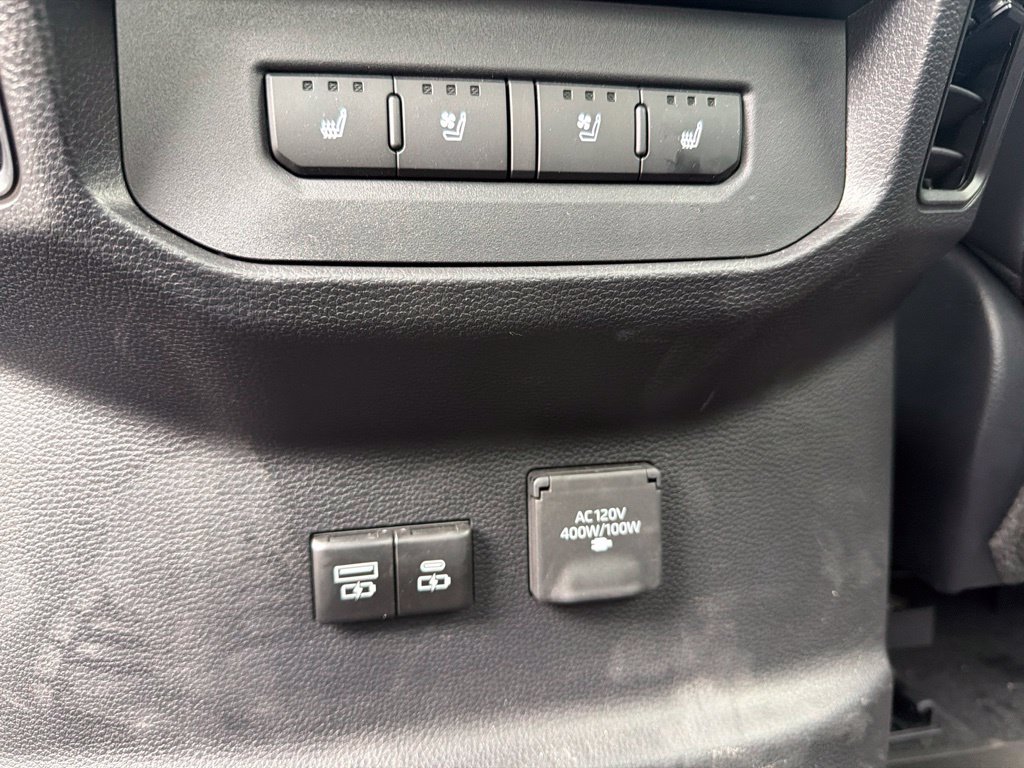 Used 2025 Toyota Tundra Platinum AWD/4WD image 12