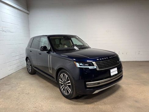 Used 2023 Land Rover Range Rover SE image 4