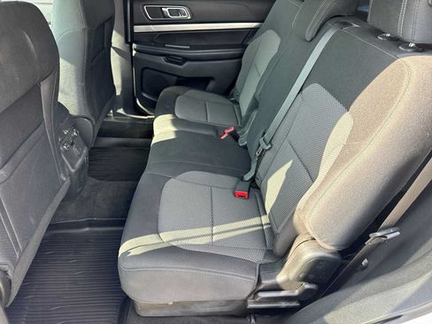 Used 2018 Ford Explorer XLT w/ XLT Technology Feature Bundle FWD image 18
