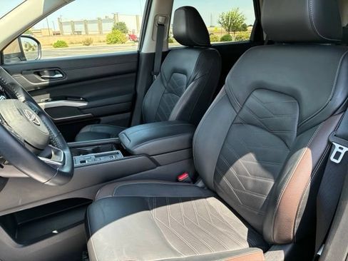 Certified 2023 Nissan Pathfinder Platinum FWD image 19