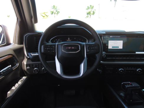 Used 2025 GMC Sierra 1500 Elevation image 24