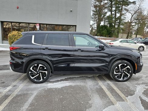Used 2023 Mitsubishi Outlander SE image 7