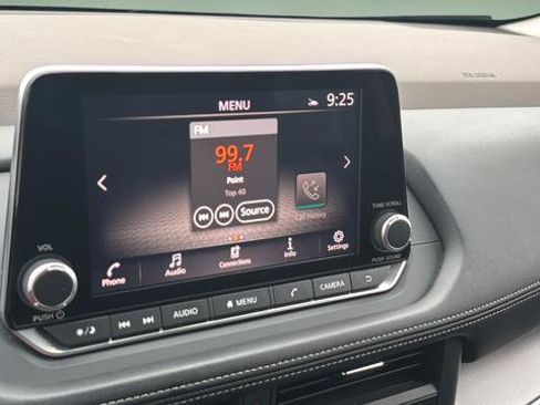 Used 2023 Nissan Rogue SV image 11