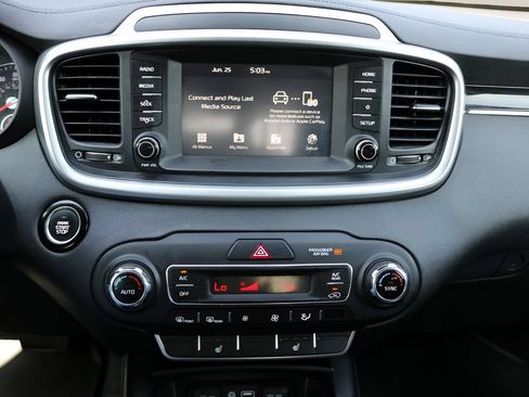 Used 2020 Kia Sorento S FWD image 24