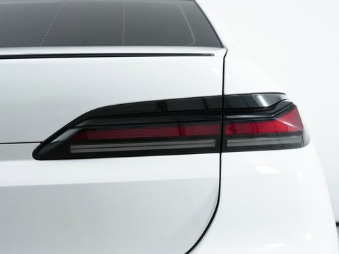 Used 2023 BMW 740i w/ Parking Assistance Package image 57