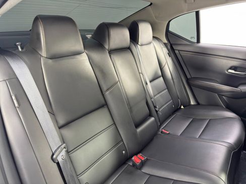 Used 2023 Nissan Sentra SR w/ SR Premium Package image 34