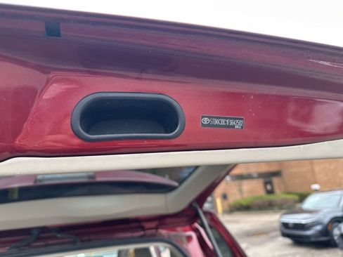 Used 2015 Toyota Sienna LE image 16