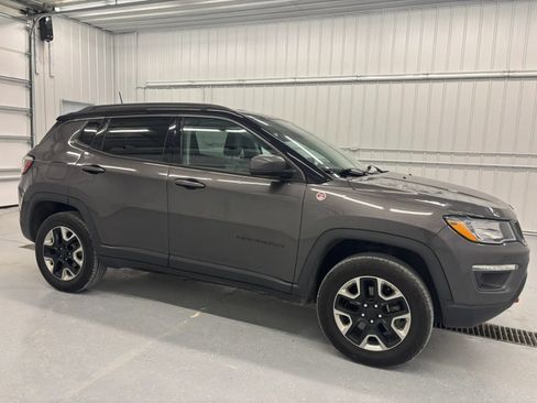 Used 2017 Jeep Compass Trailhawk w/ Leather Interior Group AWD/4WD image 19