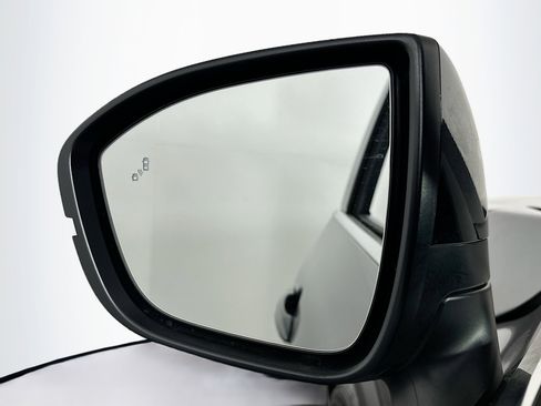 Used 2024 Nissan Pathfinder S image 16