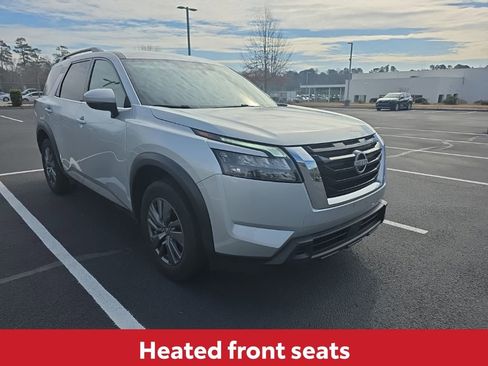 Used 2024 Nissan Pathfinder SV image 15
