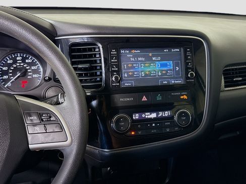 Used 2018 Mitsubishi Outlander ES FWD image 18