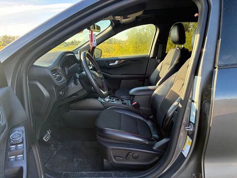 Used 2024 Ford Escape ST-Line w/ Tech Pack #1 AWD/4WD image 9