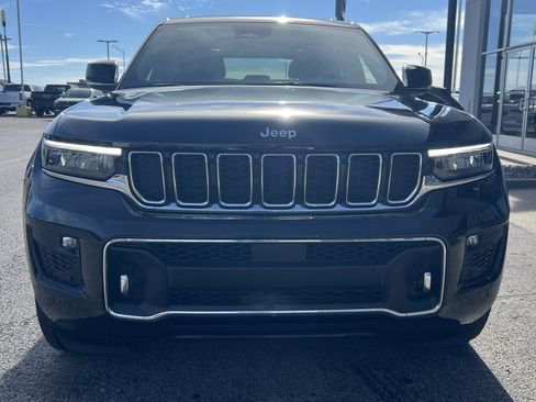 Used 2022 Jeep Grand Cherokee Overland w/ Luxury Tech Group IV image 3