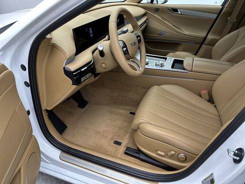 Certified 2025 Genesis G80 2.5T Advanced AWD/4WD image 11