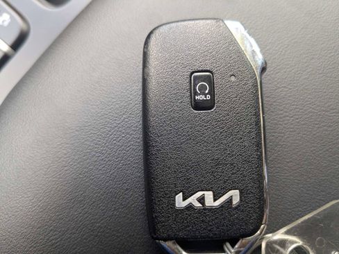 Used 2022 Kia Sorento S w/ Panoramic Sunroof Package FWD image 36