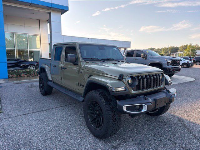 Used 2025 Jeep Gladiator Sport AWD/4WD image 3