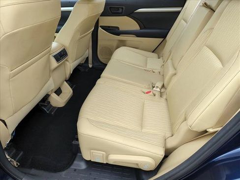 Used 2014 Toyota Highlander Plus FWD image 18