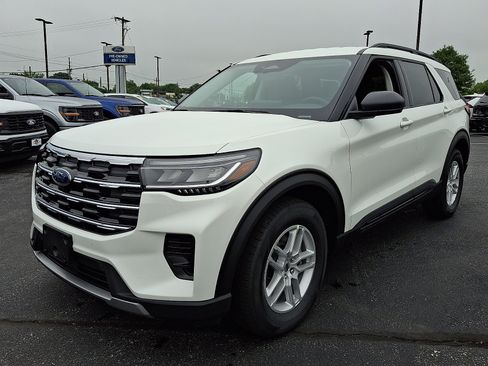 New 2026 Ford Explorer Active AWD/4WD image 2