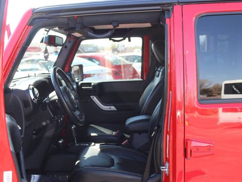 Used 2016 Jeep Wrangler Unlimited Rubicon w/ Connectivity Group AWD/4WD image 18