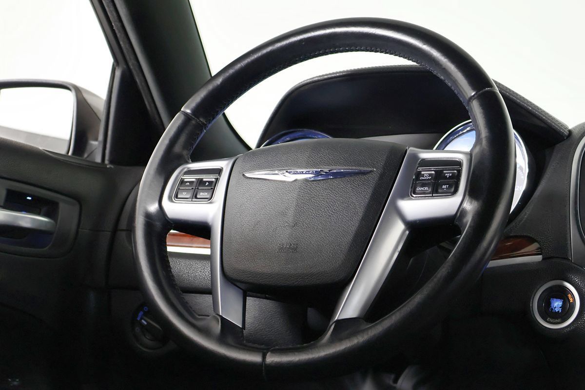 Used 2012 Chrysler 300 RWD image 24