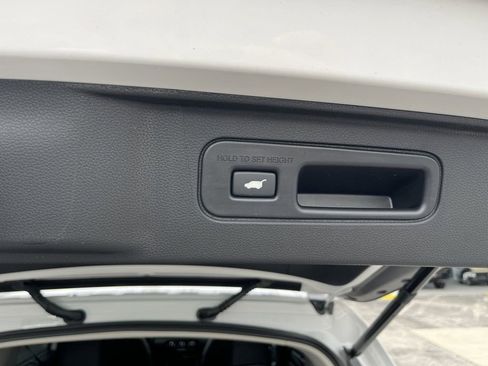 New 2025 Honda Pilot Touring image 7