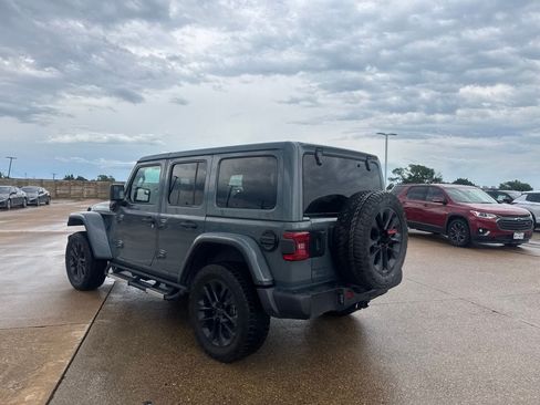 Used 2025 Jeep Wrangler Unlimited Sahara AWD/4WD image 13