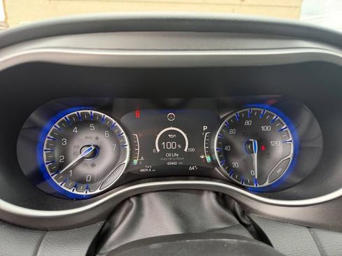 Used 2024 Chrysler Pacifica Touring-L FWD image 15