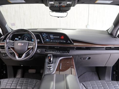 Used 2021 Cadillac Escalade Sport Platinum w/ LPO, ONYX Package image 17