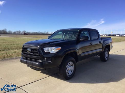 Used 2023 Toyota Tacoma SR image 8